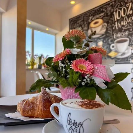 Aden Salento לינה וארוחת בוקר סאניקולה