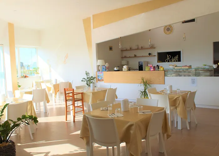 לינה וארוחת בוקר Aden Salento 3*